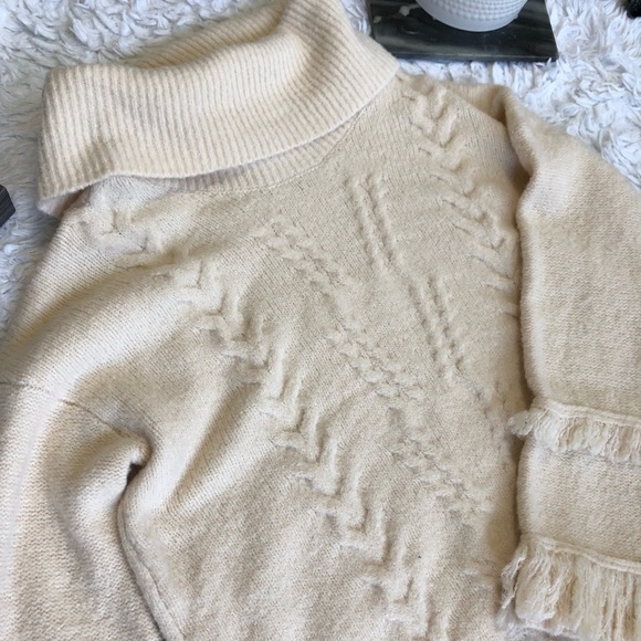 Wide Fringe Sleeve Cable Knit Sweater Large Cream - Picture 4 of 6
